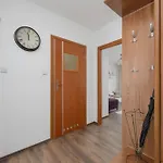 Spacious With Parking And Balcony By Renters Appartement