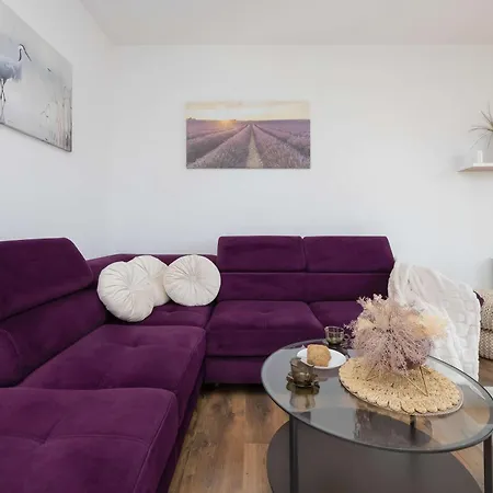 Appartement Spacious With Parking And Balcony By Renters *