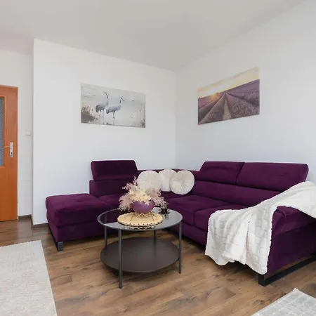 Spacious With Parking And Balcony By Renters Lägenhet Warszawa