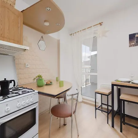 Spacious With Parking And Balcony By Renters דירה ורשה