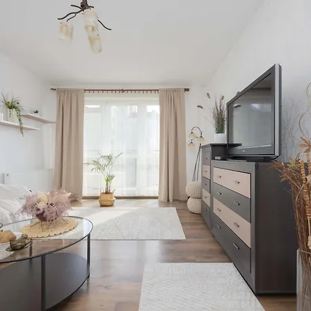 Spacious With Parking And Balcony By Renters Lejlighed *